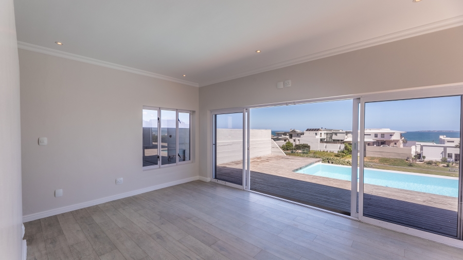 To Let 4 Bedroom Property for Rent in Bloubergstrand Western Cape